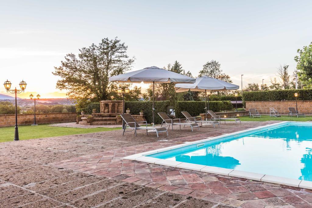 Hotel Ristorante La Pergola Magliano Sabina Esterno foto