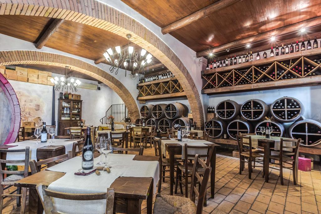 Hotel Ristorante La Pergola Magliano Sabina Esterno foto