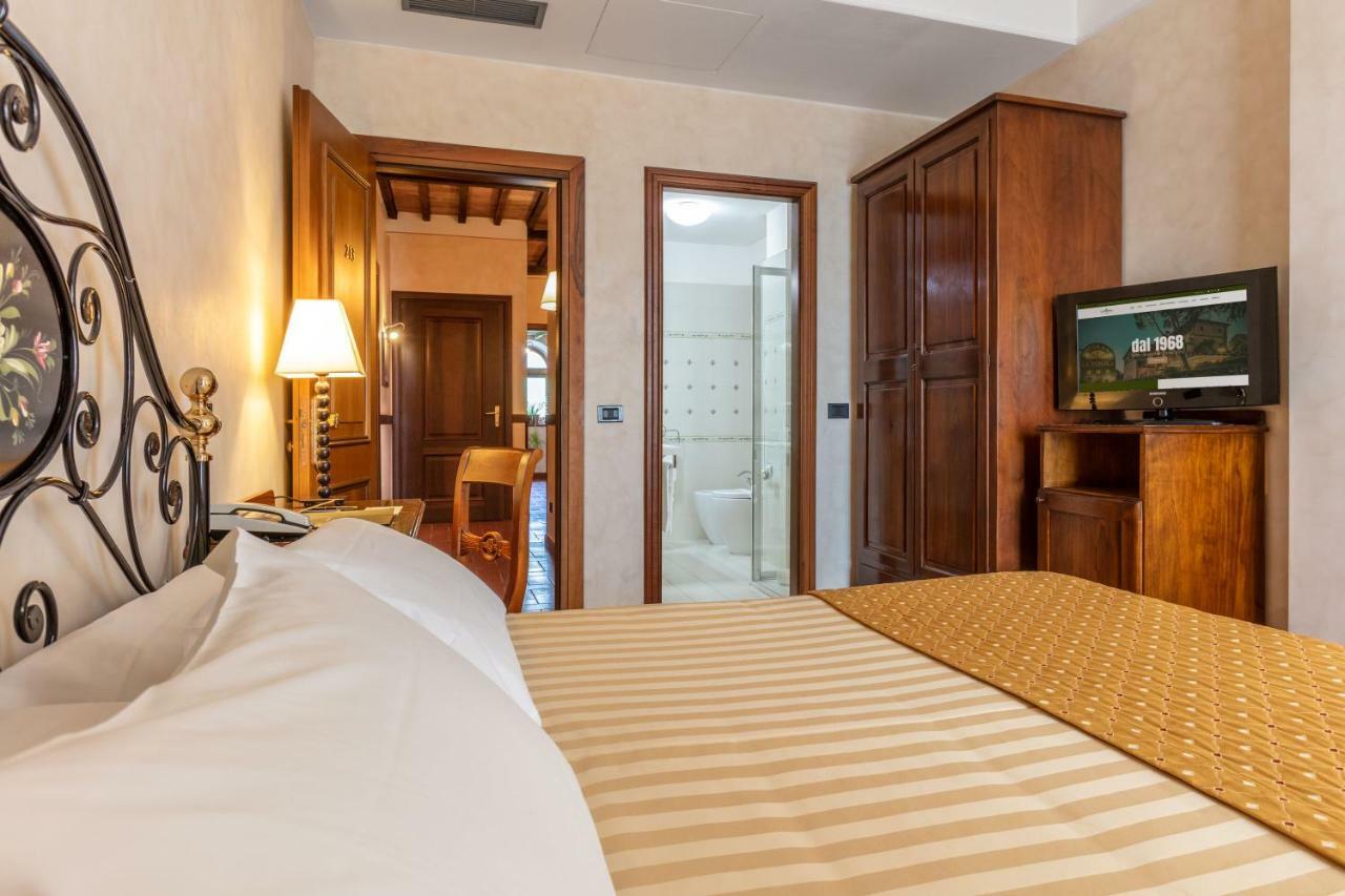 Hotel Ristorante La Pergola Magliano Sabina Esterno foto