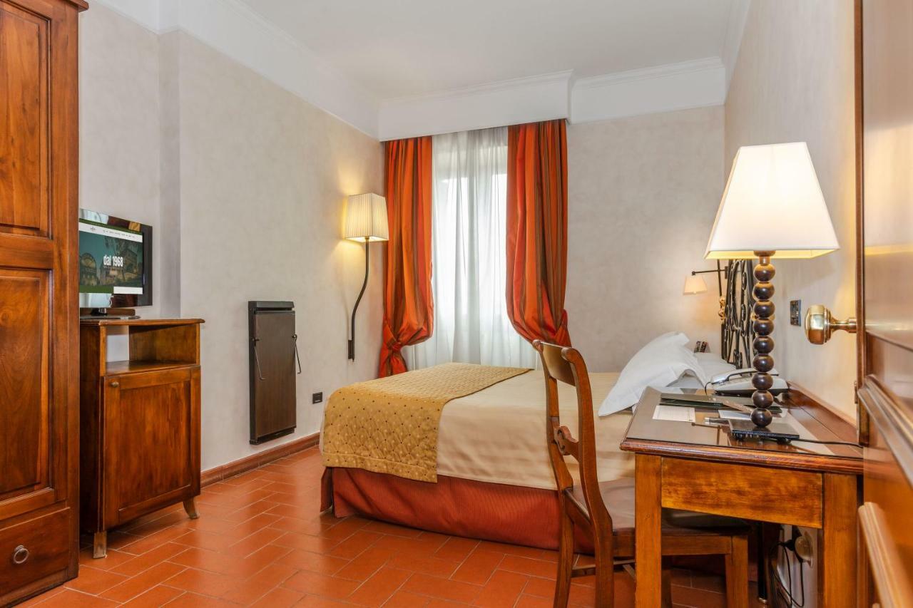 Hotel Ristorante La Pergola Magliano Sabina Esterno foto