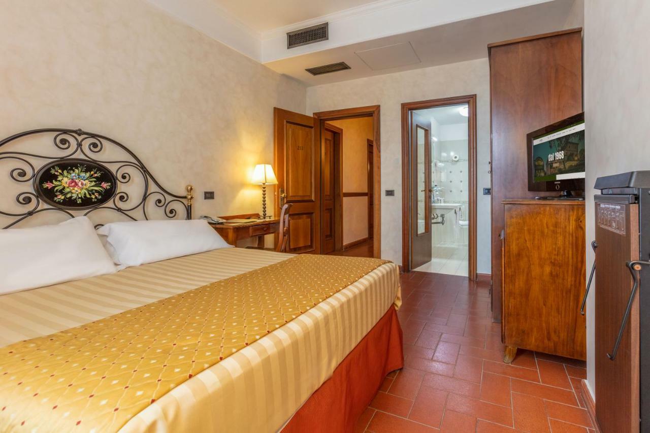 Hotel Ristorante La Pergola Magliano Sabina Esterno foto