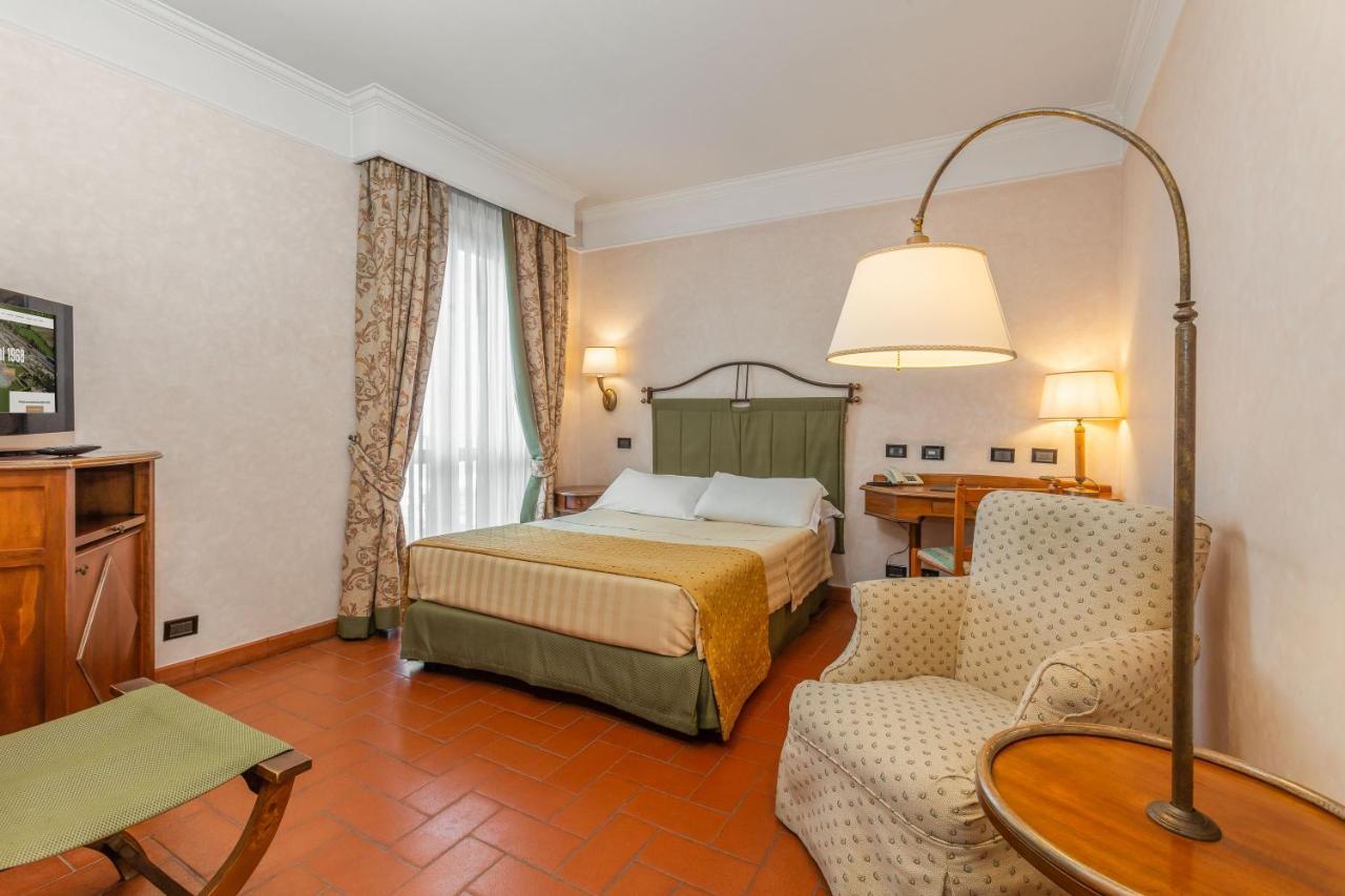 Hotel Ristorante La Pergola Magliano Sabina Esterno foto